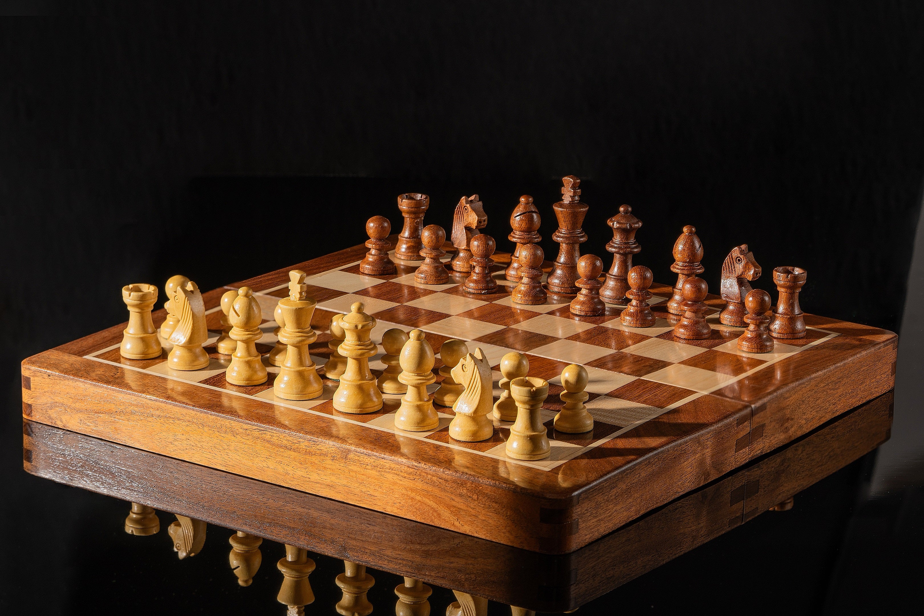 Jeu d'échecs Magnétique Pliant en bois d'acacia et buis de petite taille (30x30cm) - 3f78c1951c17300d3d5a9729afbe890b