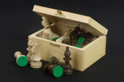 Les pièces d'échecs en bois STAUNTON de taille 4 avec la boîte de rangement en bois clair