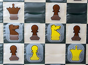 Échiquier murale encastrable roulable - L'ensemble complet (échiquier + pièces + sac))