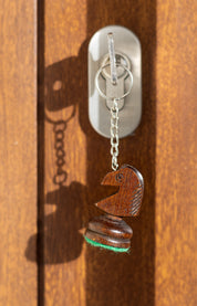 Porte clé - Cavalier noir / Pièce d'échecs en bois teinté en noir