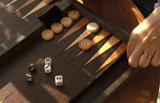 Backgammon dans un coffret en bois (52 x 43,5 cm)