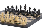 Échiquier en marqueterie de bois de sycomore naturel et teinté + Pièces d'échecs Timeless Ebonized - Ensemble de taille 5