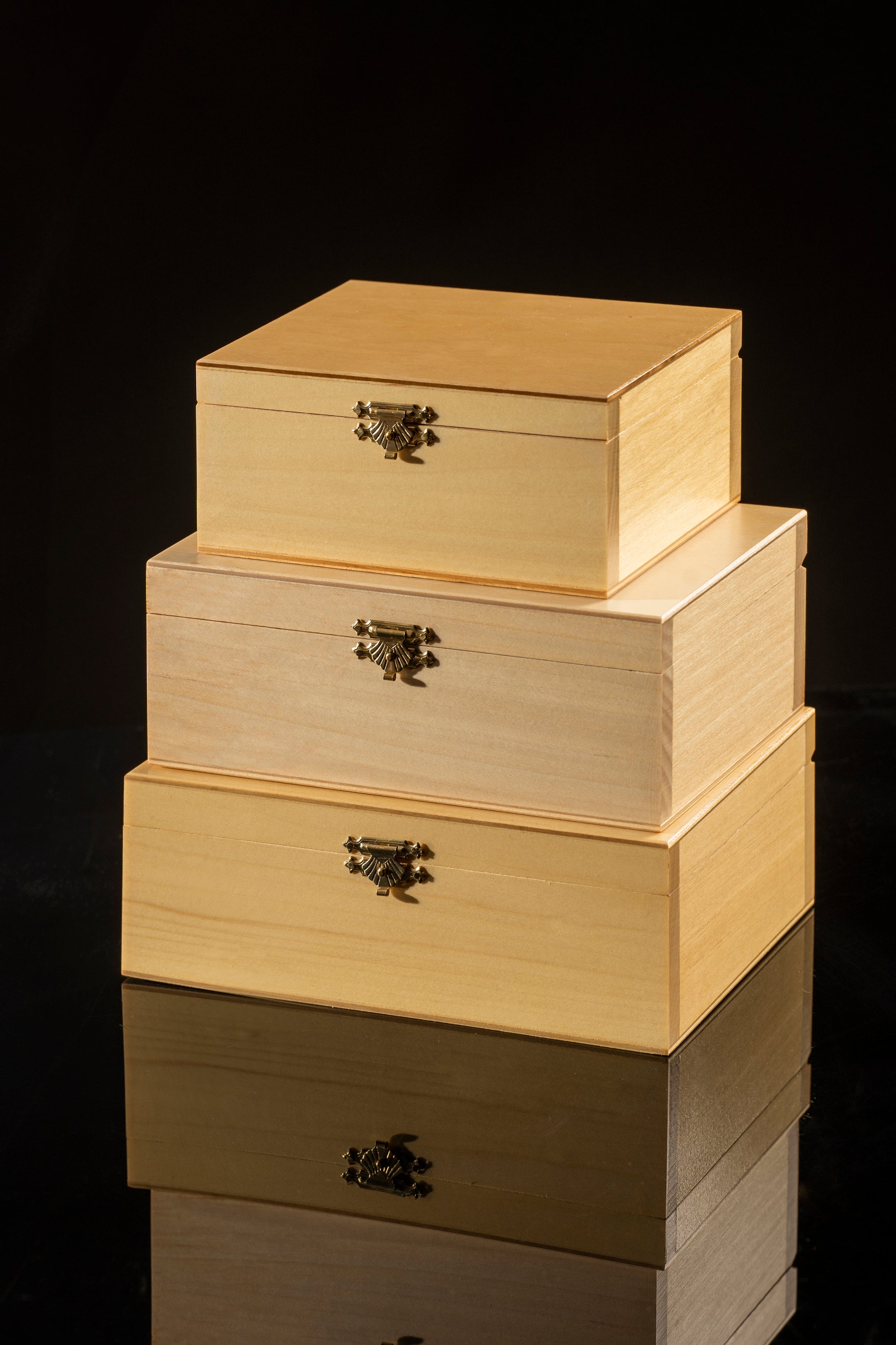 Les pièces d'échecs en bois STAUNTON de taille 5 avec la boîte de rangement en bois claire - Les pièces d'échecs en bois STAUNTON de taille 5 avec la boîte de rangement en bois claire