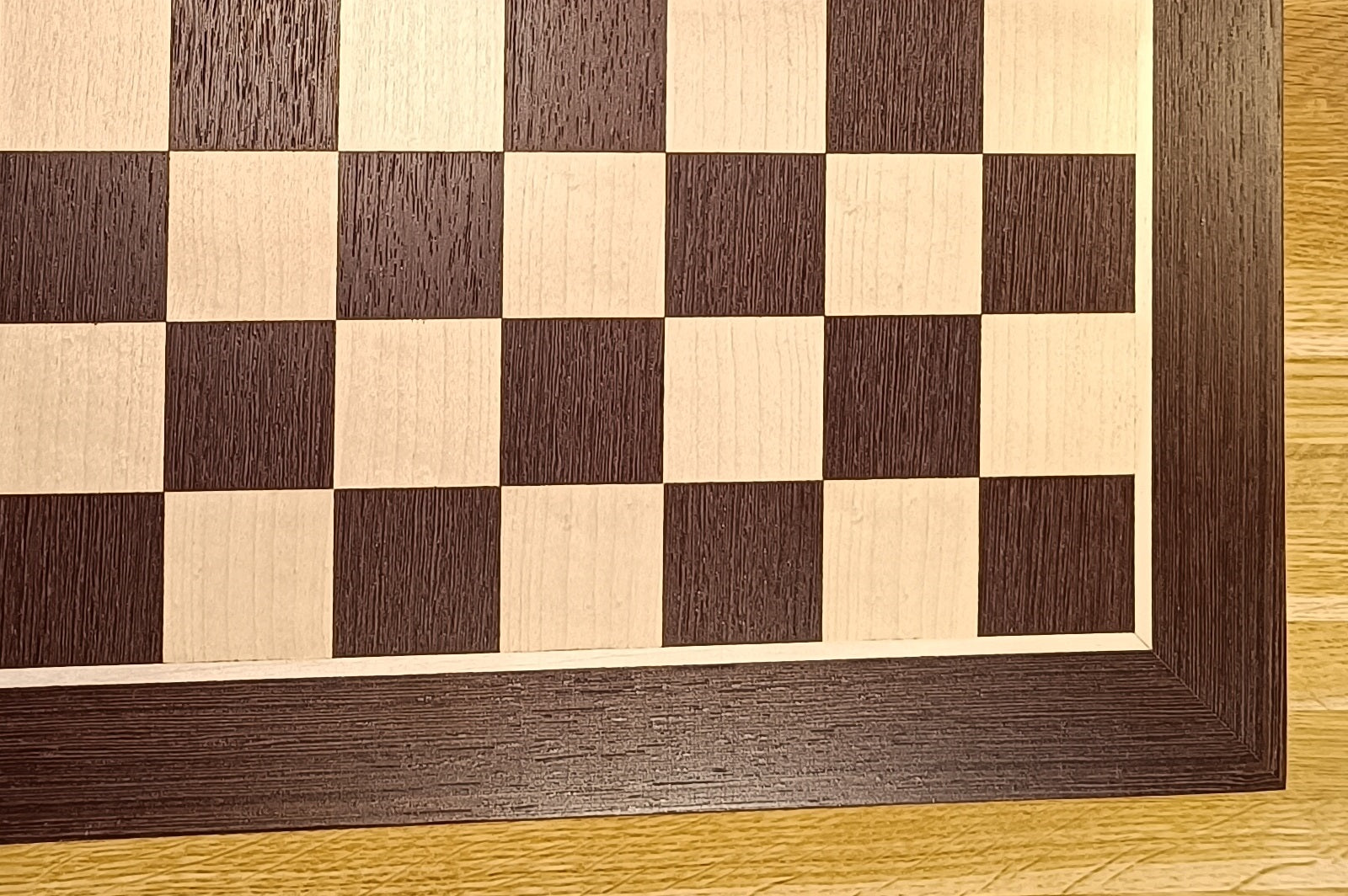 Echiquier en marqueterie de bois de wengé et sycomore - échiquier classique de Taille 4 sans coordonnées - Echiquier en marqueterie de bois de wengé et sycomore - échiquier classique de Taille 4 sans coordonnées