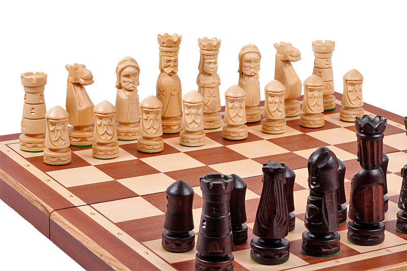 Jeu d'échecs en bois sculpté DU CHÂTEAU (60 x 60 cm) avec l'échiquier en marqueterie de bois d'acajou et sycomore - Jeu d'échecs en bois sculpté DU CHÂTEAU (60 x 60 cm) avec l'échiquier en marqueterie de bois d'acajou et sycomore