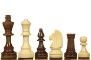 Les pièces d'échecs en bois STAUNTON de taille 4 dans un poly-sac