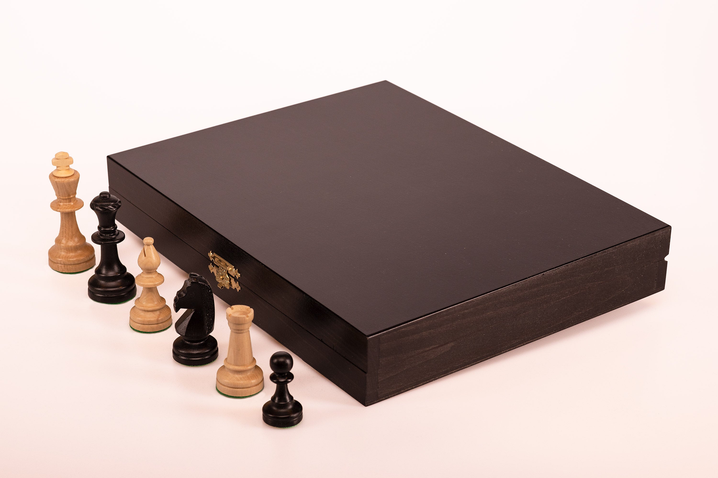 Les pièces d'échecs en bois STAUNTON de taille 5 avec le coffret luxe en bois teinté noir - Les pièces d'échecs en bois STAUNTON de taille 5 avec le coffret luxe en bois teinté noir