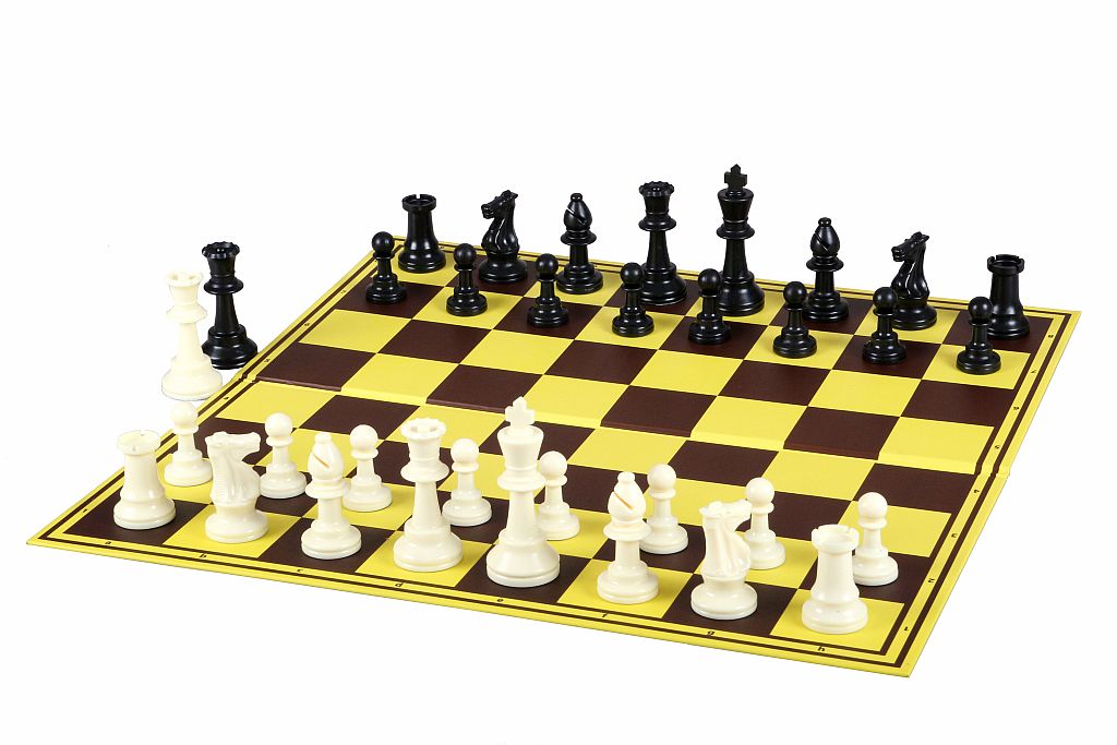 zestaw-szachowy-figury-plastikowe-dcp03g-krol-96-mm-szachownica-tekturowa-skladana-o-polu-55-mm-woreczek-welurowy-na-figury-szkolny.jpg