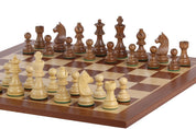 Échiquier en marqueterie de bois d'acajou et sycomore  + Pièces d'échecs Timeless Acacia - Ensemble de taille 6